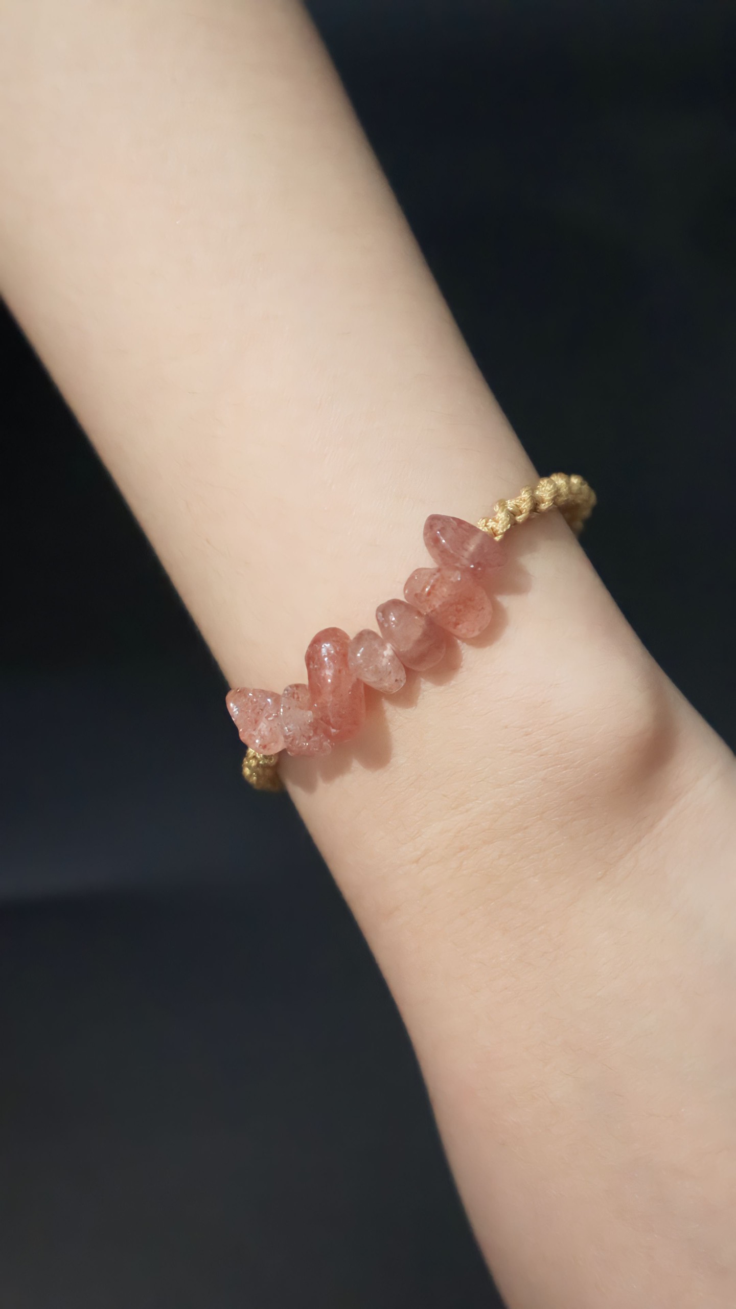 Vòng Tay Đá Strawberry Quartz ( Năng Lượng Tích Cực & Cân Bằng )
