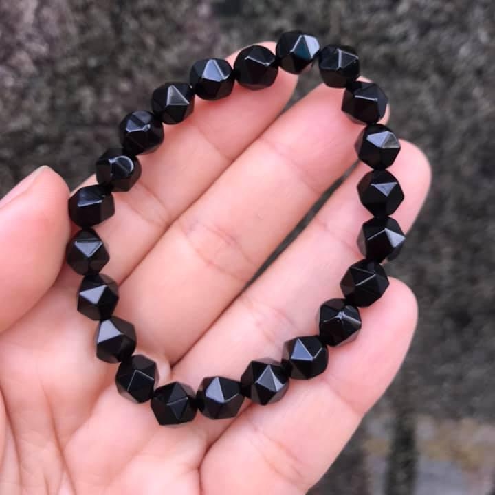 Vòng tay đá mã não đen thiên nhiên cắt giác 8ly