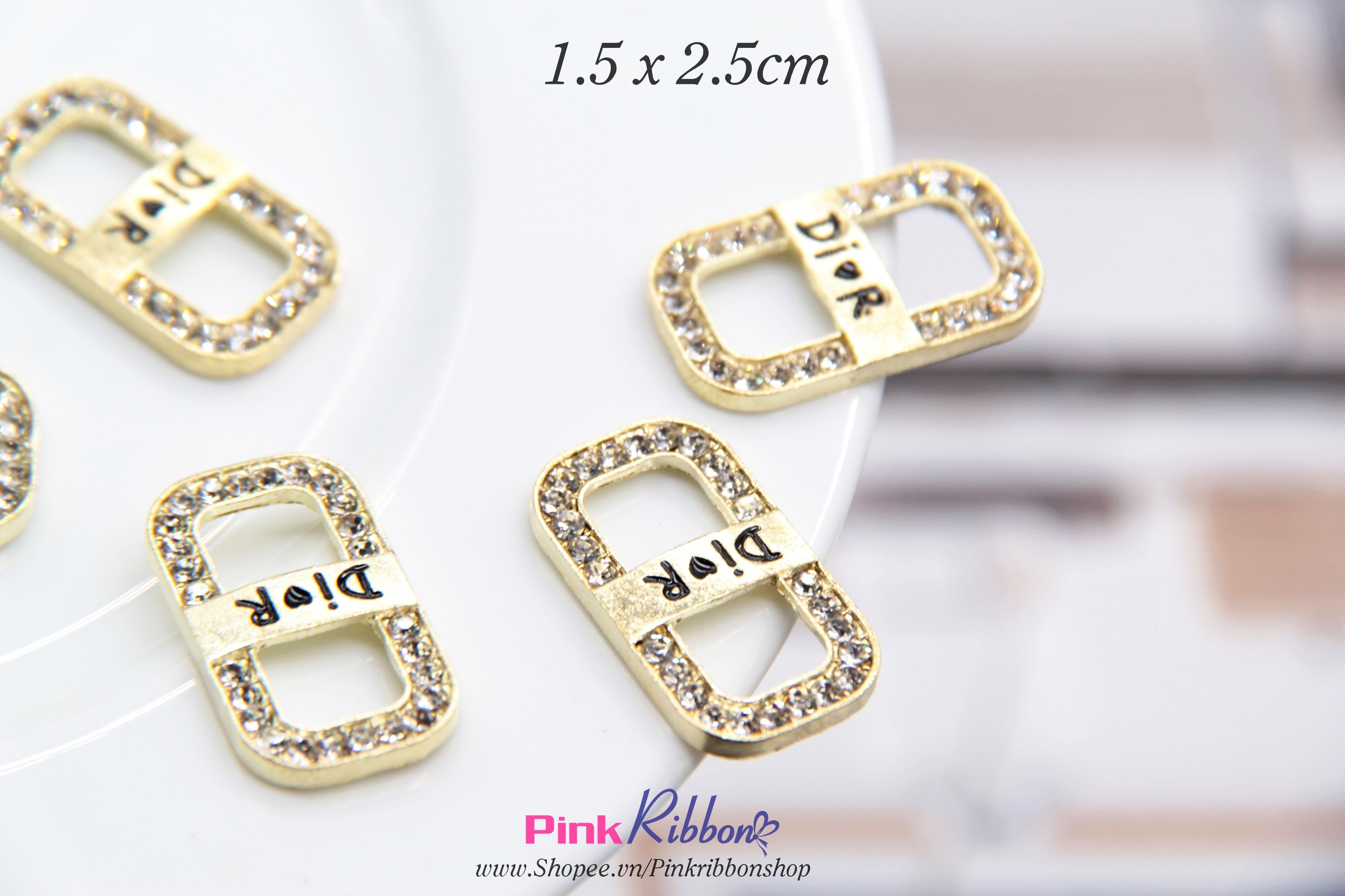 SET 2C - Charm Luồn viền đá nhí chữ DI0R