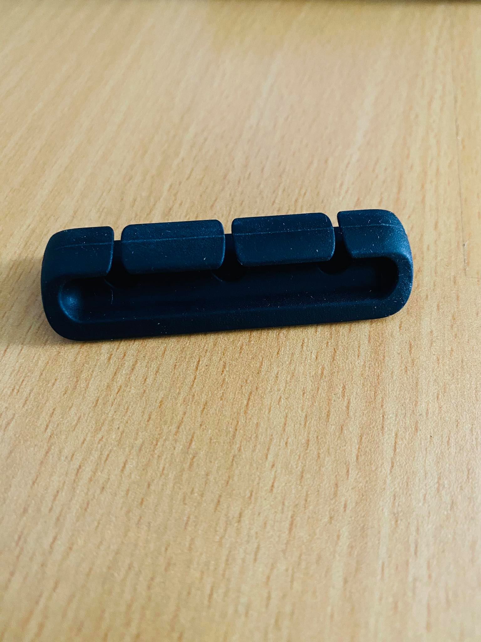 Dụng cụ silicon cố định 3 đầu dây sạc