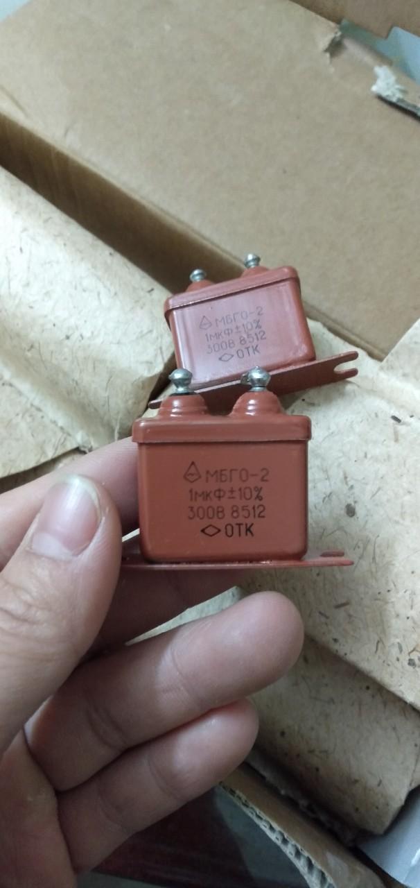 2 Tụ nga 1uf 300v