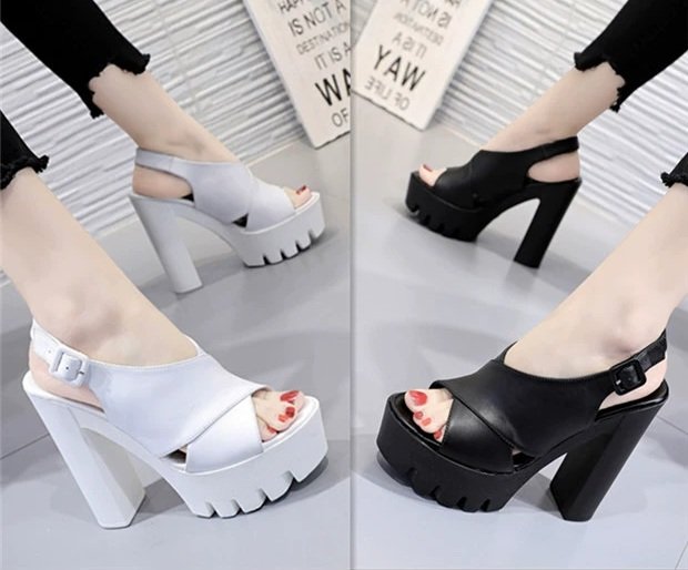 Sandal cao gót quai chéo 12p