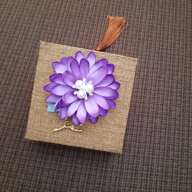 Hoa Cài Áo Hoa Cúc Màu Tím Cực Xinh [HANN HANDMADE - Hoa cài áo, phụ kiện thời trang sỉ]