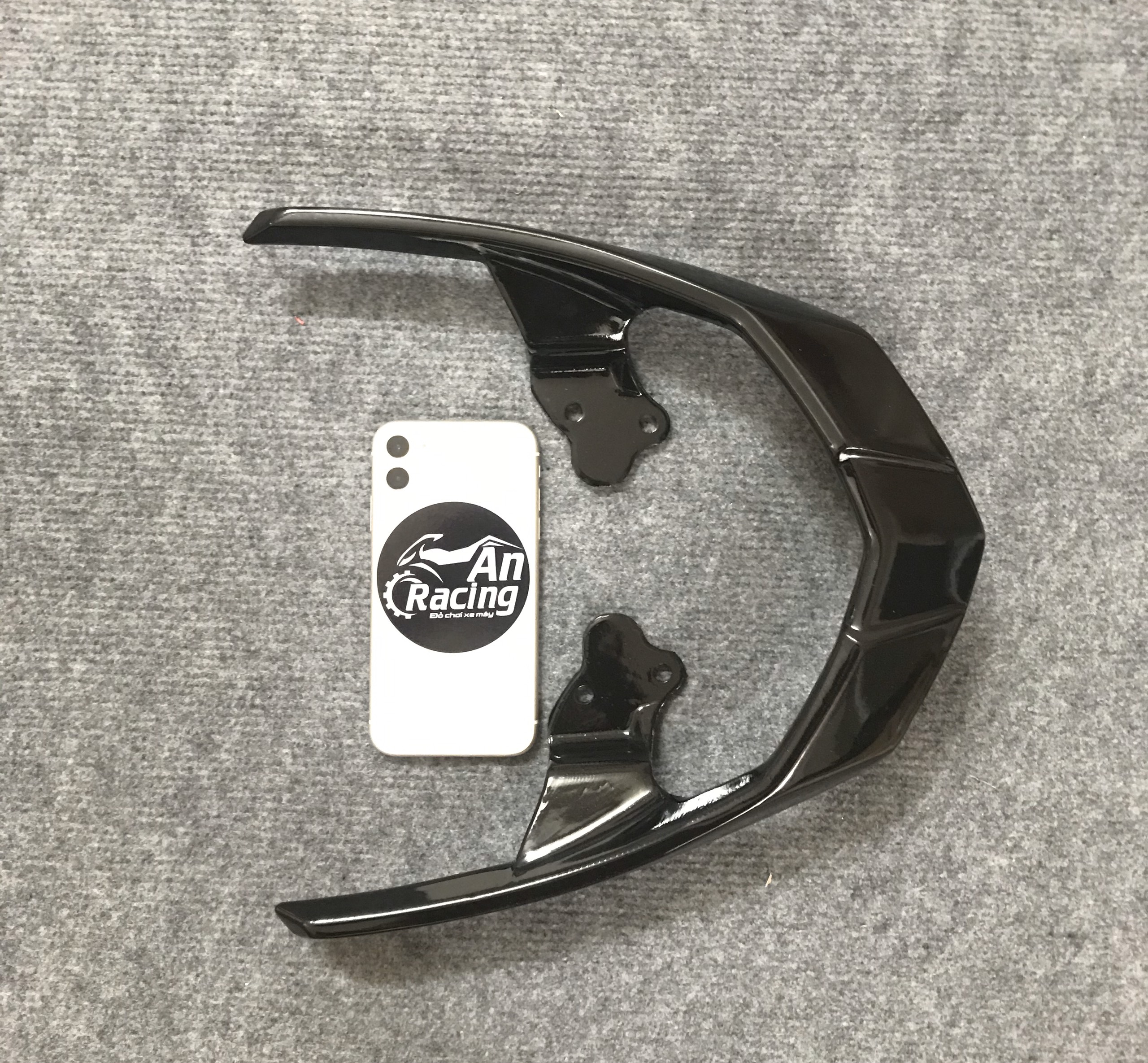 Cảng spark gắn sirius màu đen