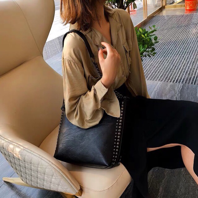 Túi da nữ đeo chéo Viền Đinh-DC87