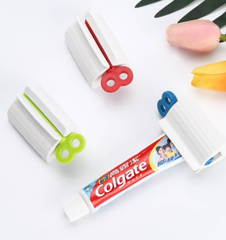 Dụng cụ vuốt kem đánh răng xoay