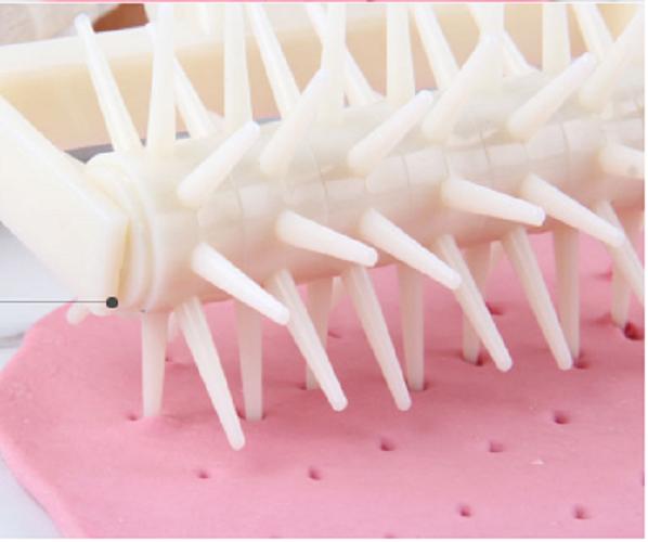 Dụng cụ lăn đục lỗ bánh quy, piza