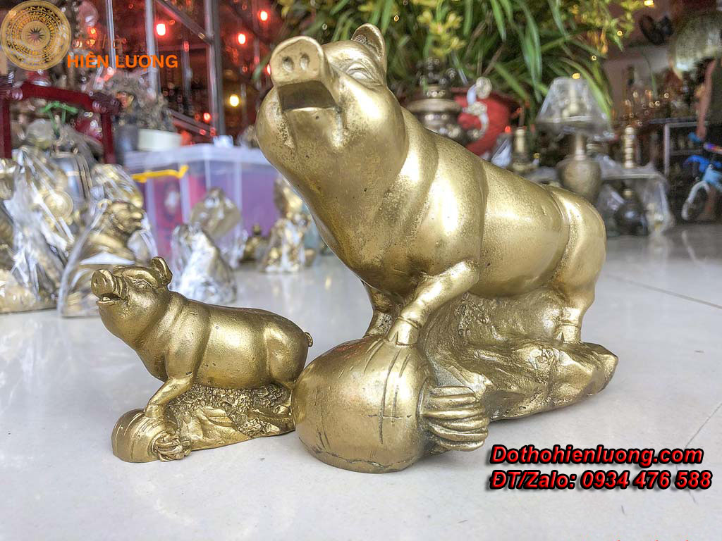 Lợn Ôm Củ Cải Bằng Đồng Phong Thủy