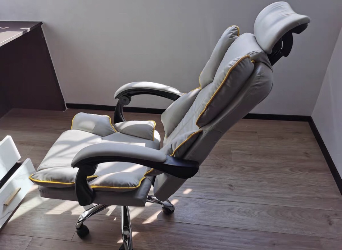 Ghế Văn Phòng, Ghế Giám Đốc Làm Việc Xoay 360 Độ Nệm Cao Su Có Gác Chân Bọc Da PU Cao Cấp M104