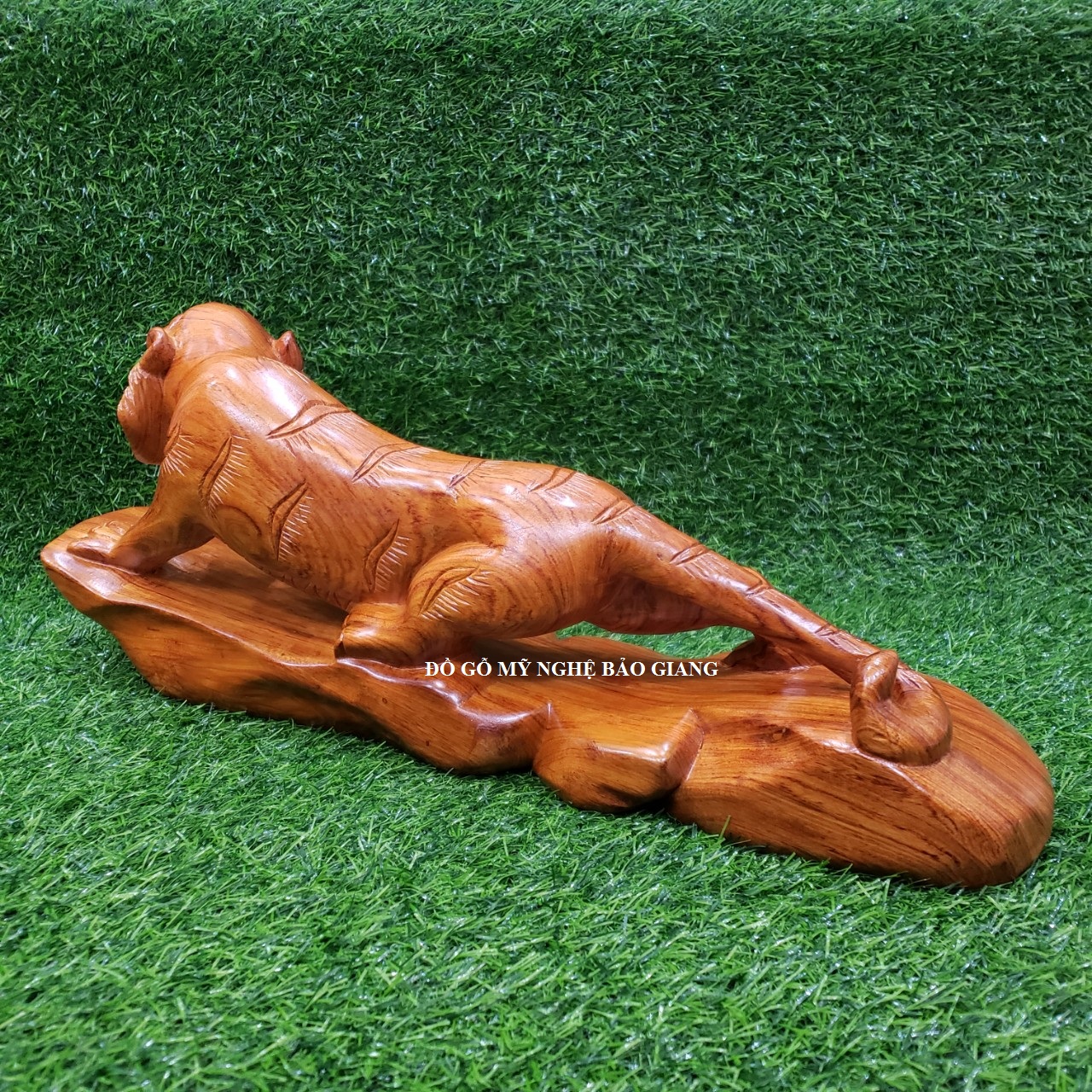 Tượng con hổ gỗ hương dài 50 cm