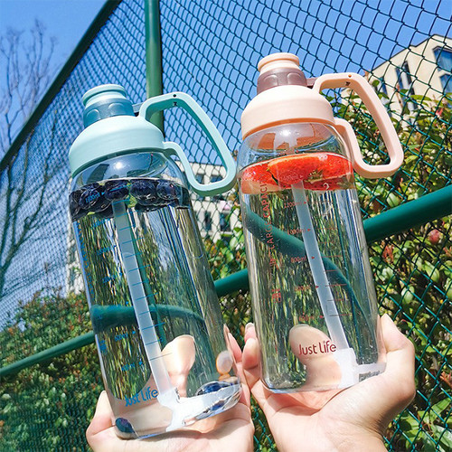 BÌNH ĐỰNG NƯỚC 1600ML  CÓ VÒI HÚT