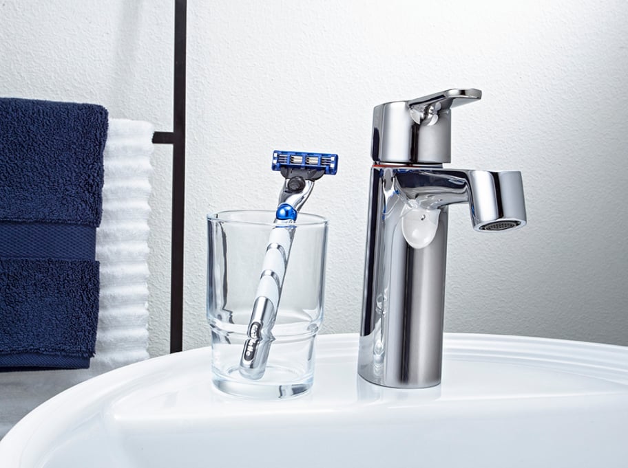 Dao cạo râu 3 lưỡi Gillette Mach3+ (1 tay cầm và 2 đầu cạo)