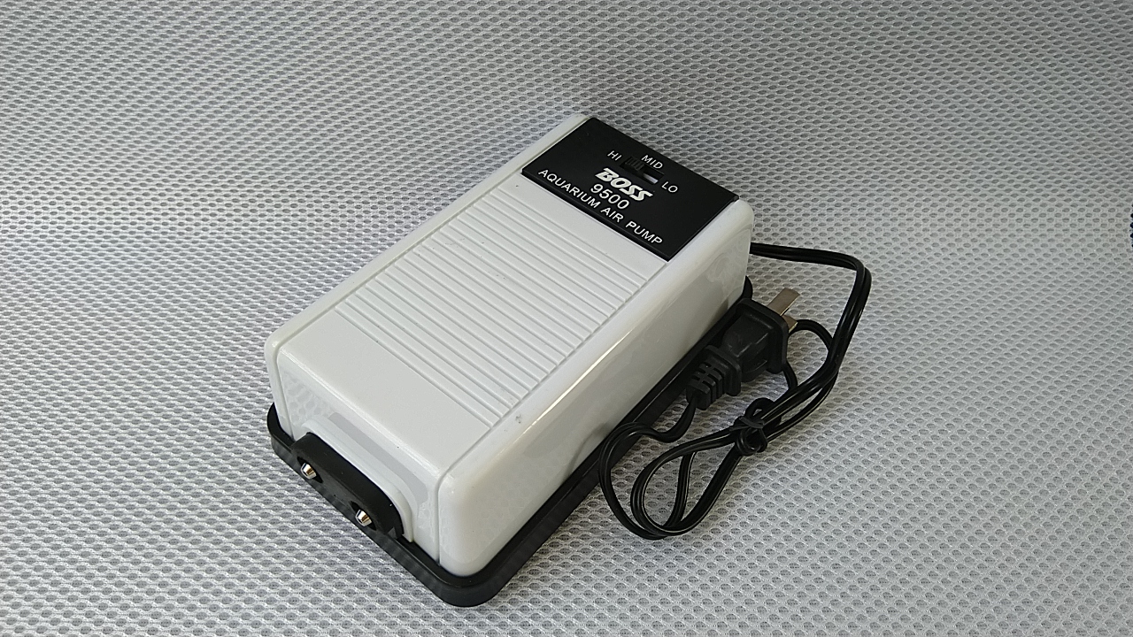 Máy thổi khí 2 vòi BOSS 9500 dùng cho bể cá.