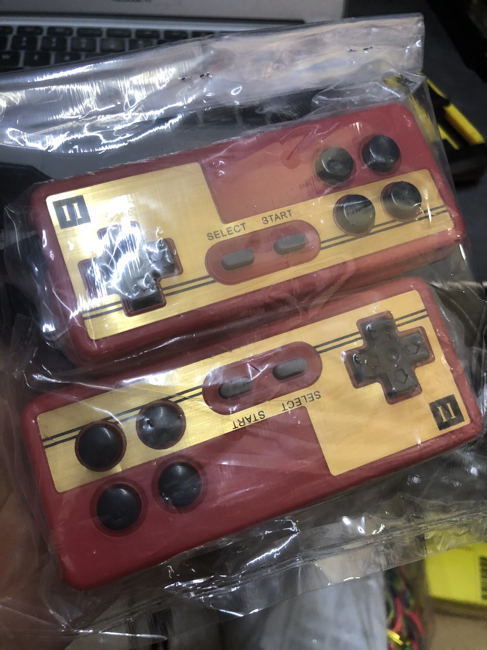 1 cặp tay cầm game 4 nút