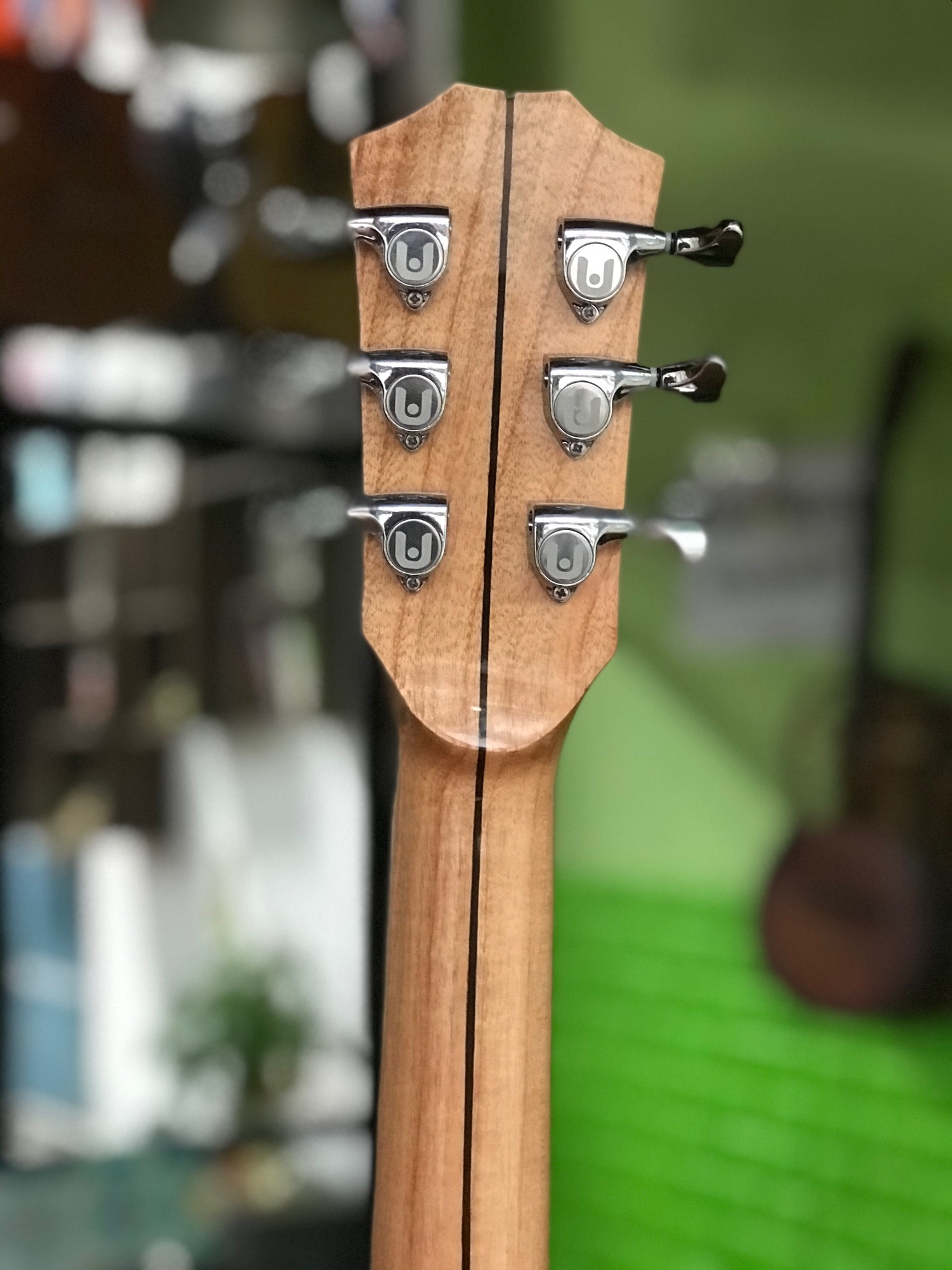 Đàn guitar gỗ XÁ XỊ nu nguyên tấm.