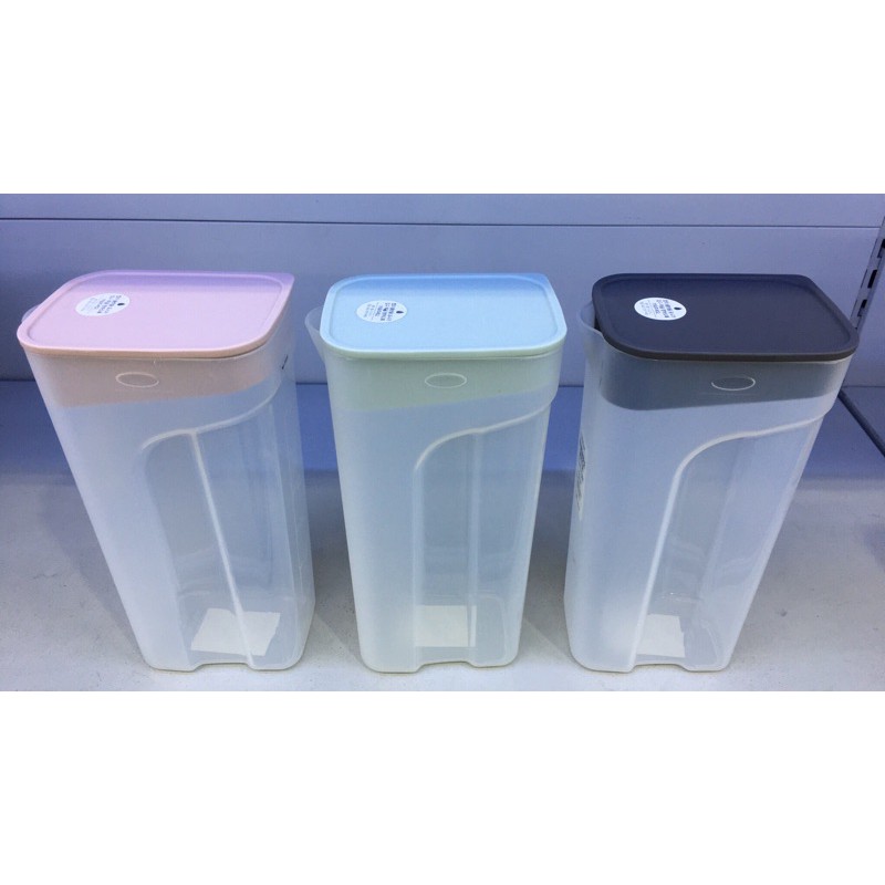 Bình nước nhựa LOCK&LOCK Handle Bottle 1.4 Lít - HAP817