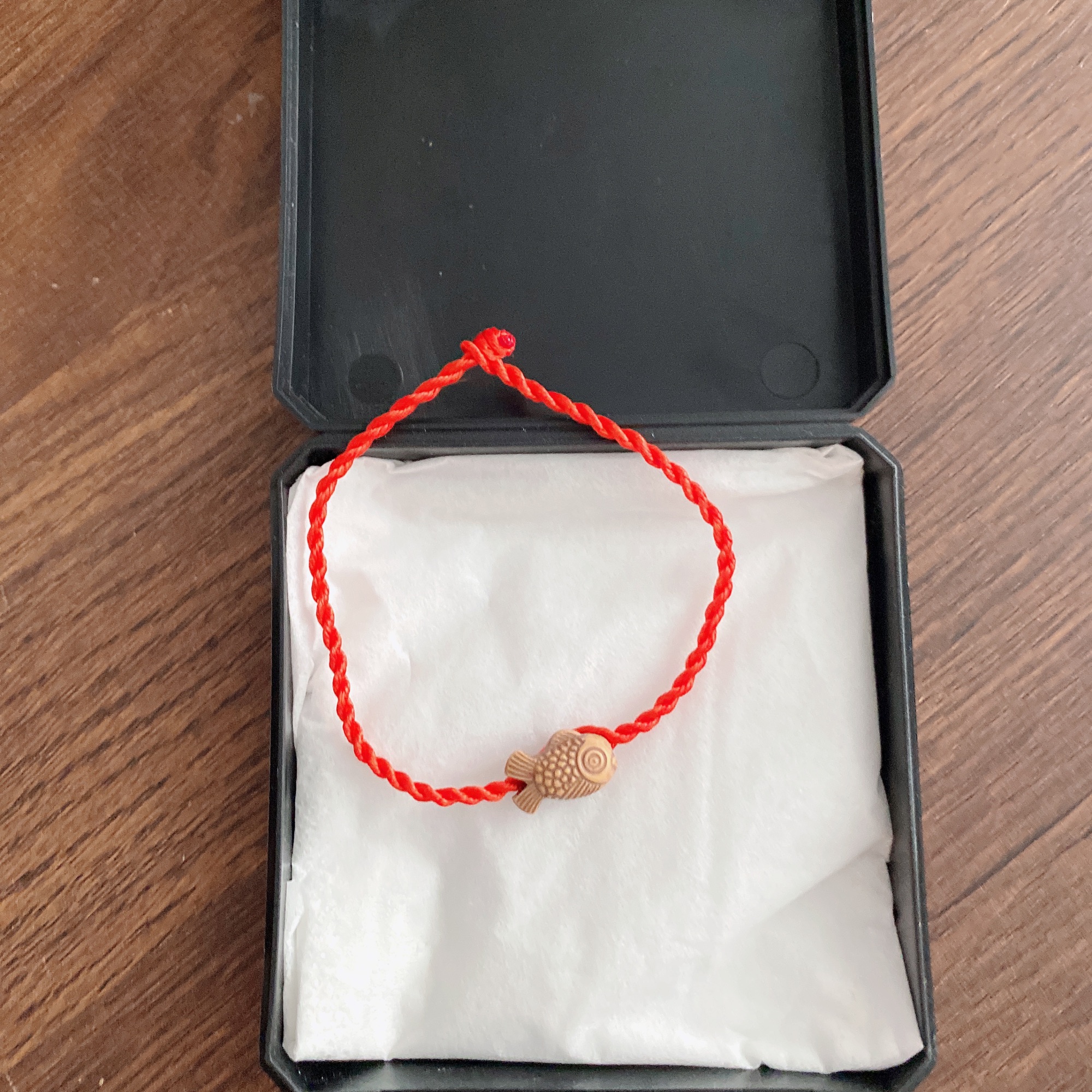 Dây đeo tay charm dây đỏ may mắn