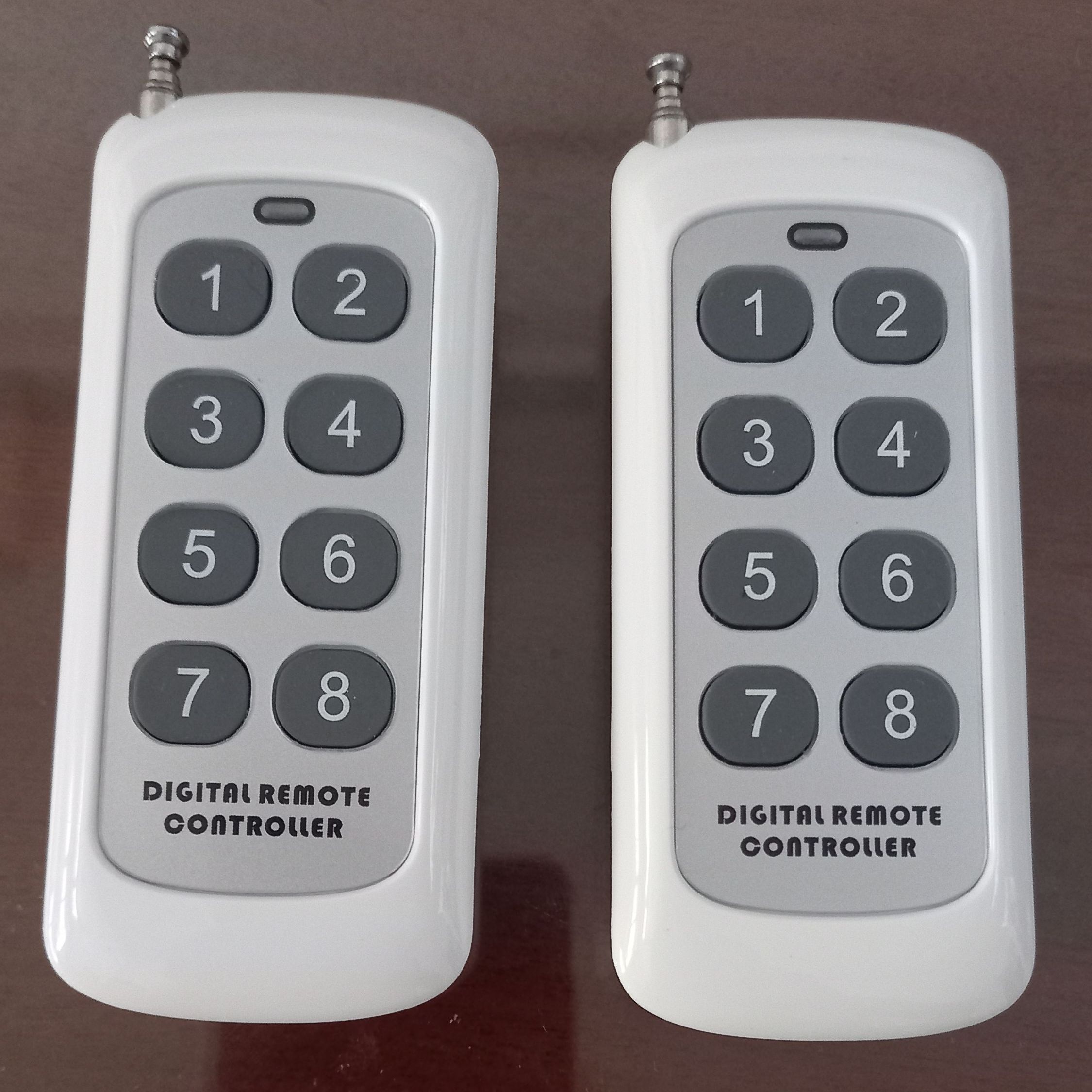 1 remote điều khiển từ xa 8 nút- tần số 433mhz