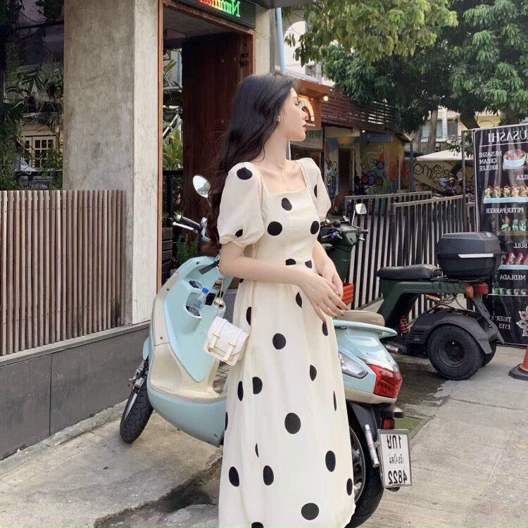 ĐẦM MAXI TRẮNG CHẤM BI CỔ VUÔNG, THẮT NƠ SAU LƯNG