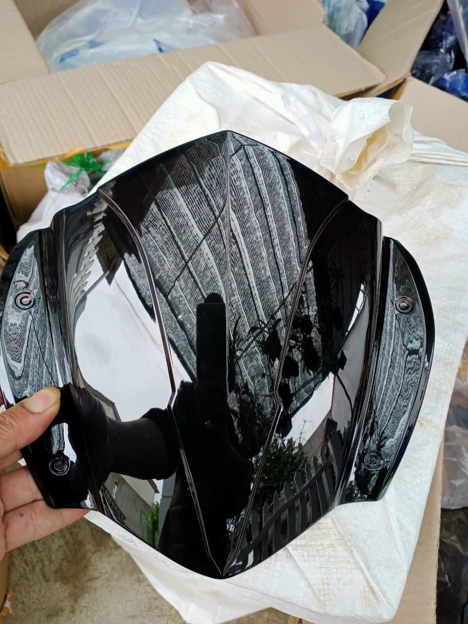 Mão. chắn gió xe sh