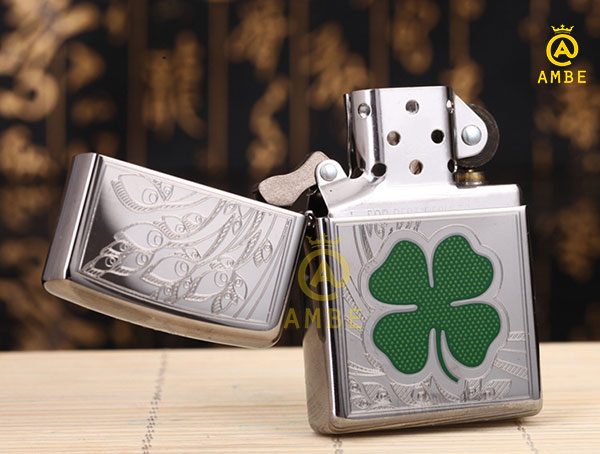 Bật lửa Zippo 24699 cỏ 4 lá may mắn