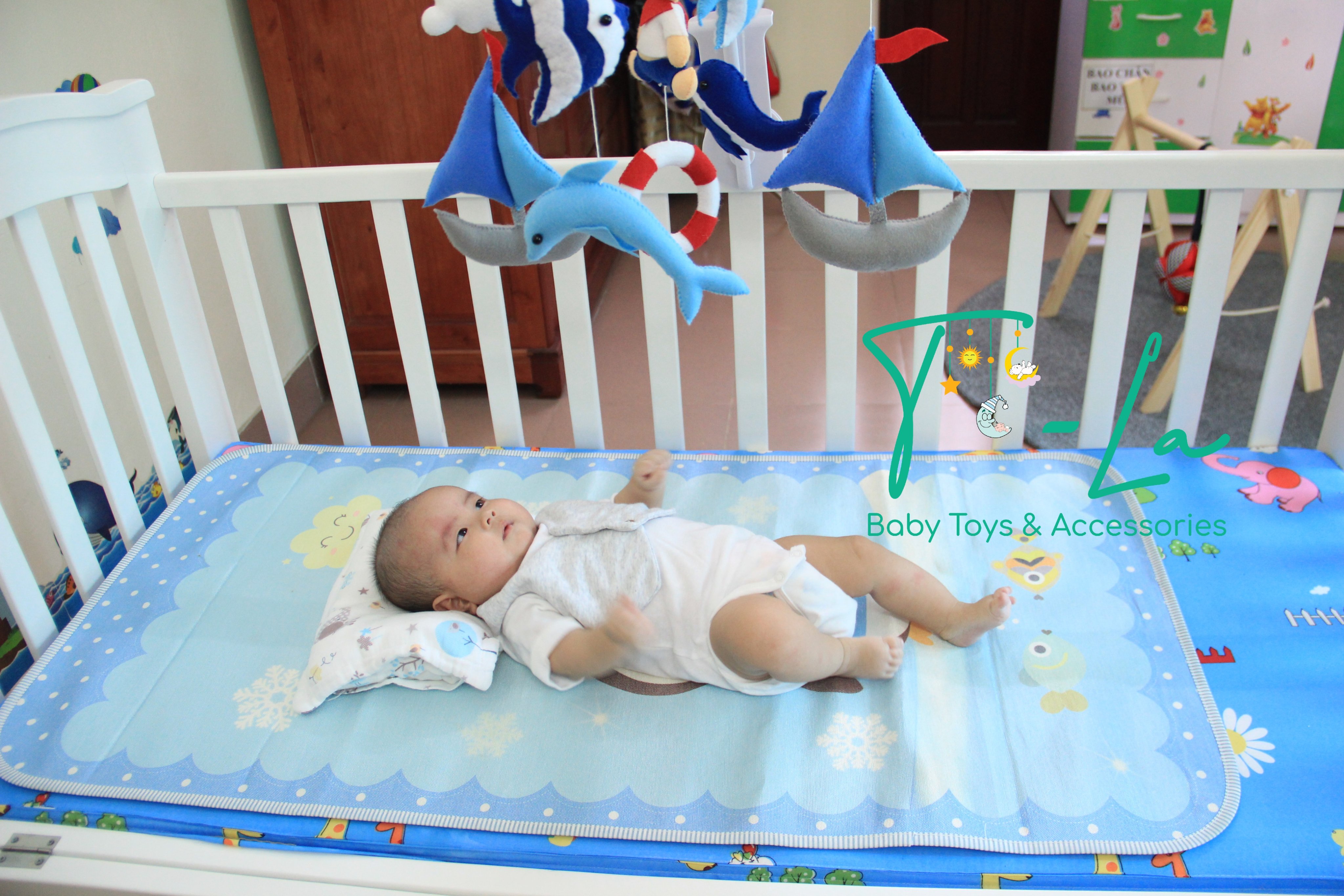 Treo nôi Thuỷ Thủ gấu và sinh vật biển