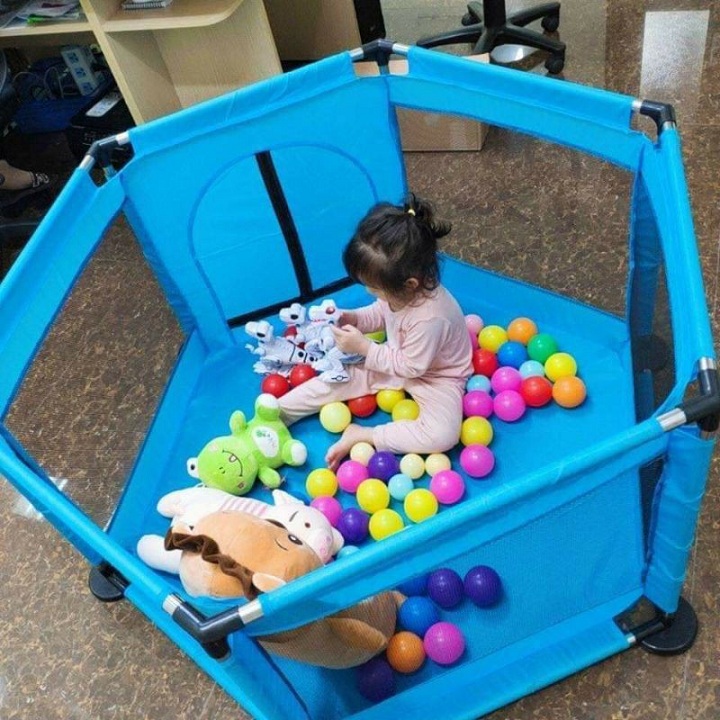 Strapless ball for baby