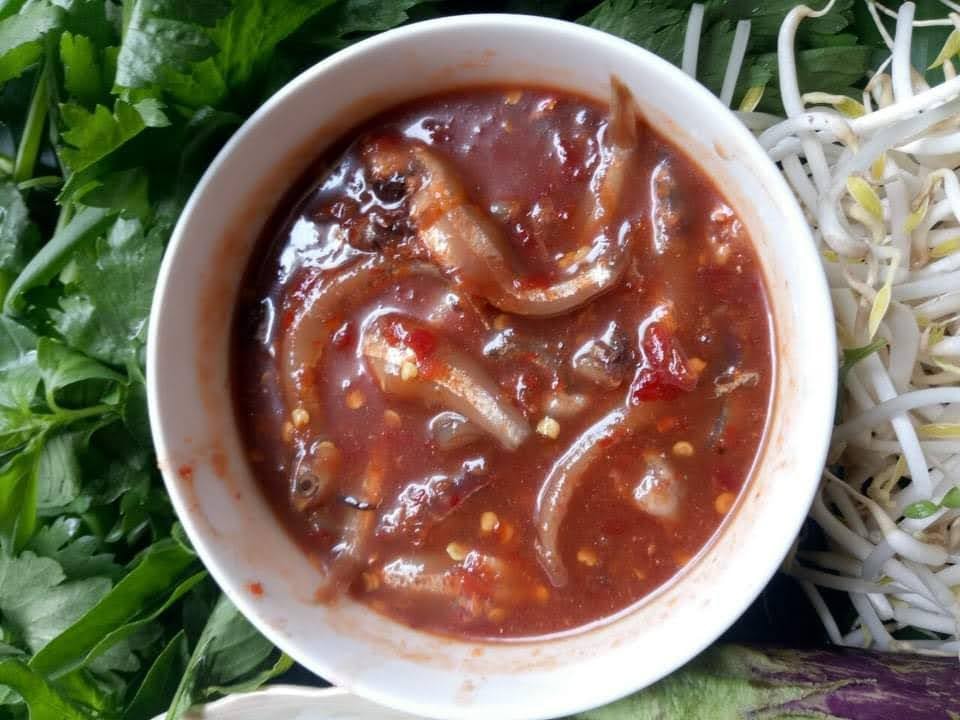 Mắm nêm cá cơm nguyên con (chai 330ml)