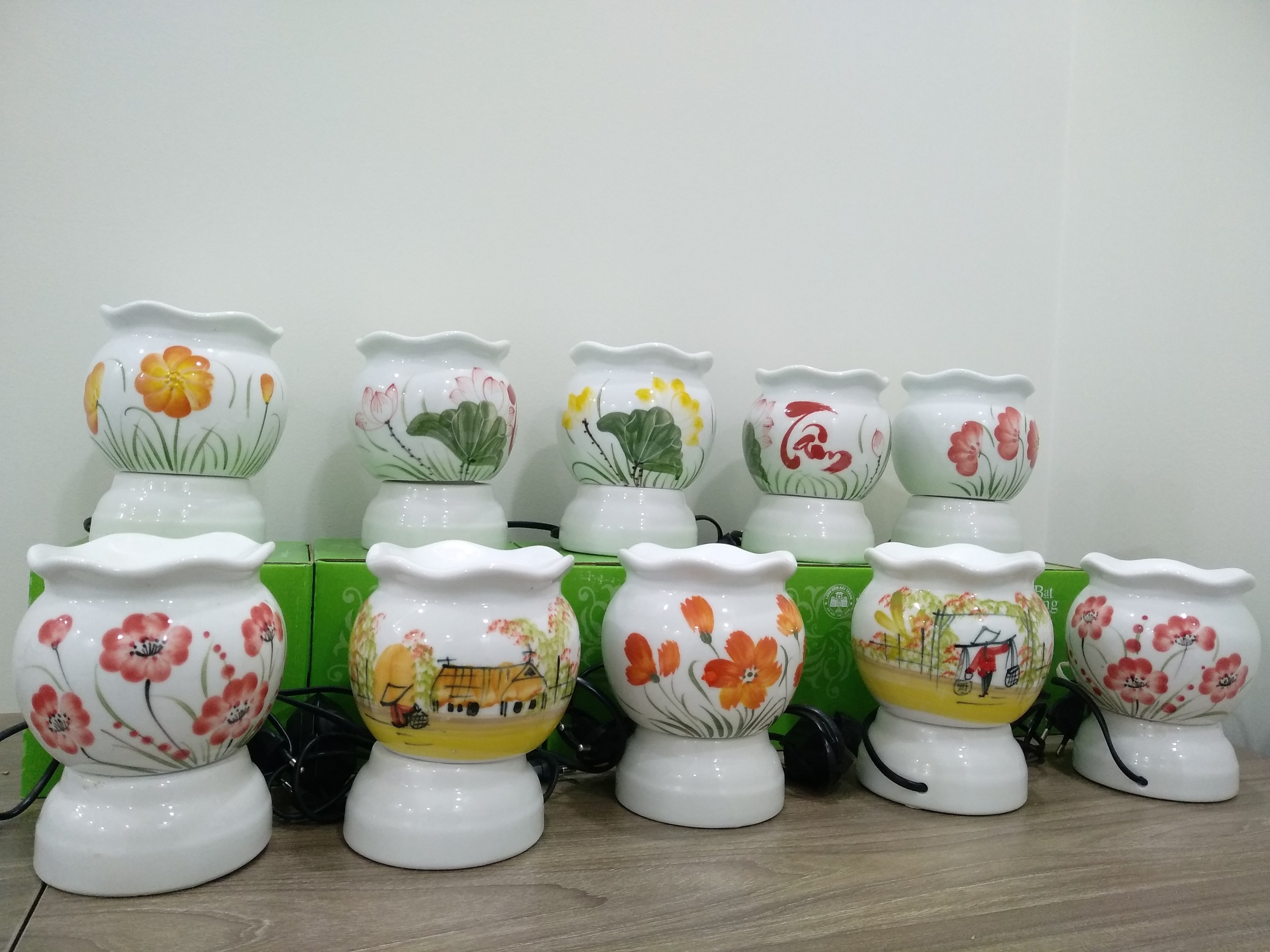 Đèn Xông Tinh Dầu Sứ Thấu Quang (Mẫu Ngẫu Nhiên)