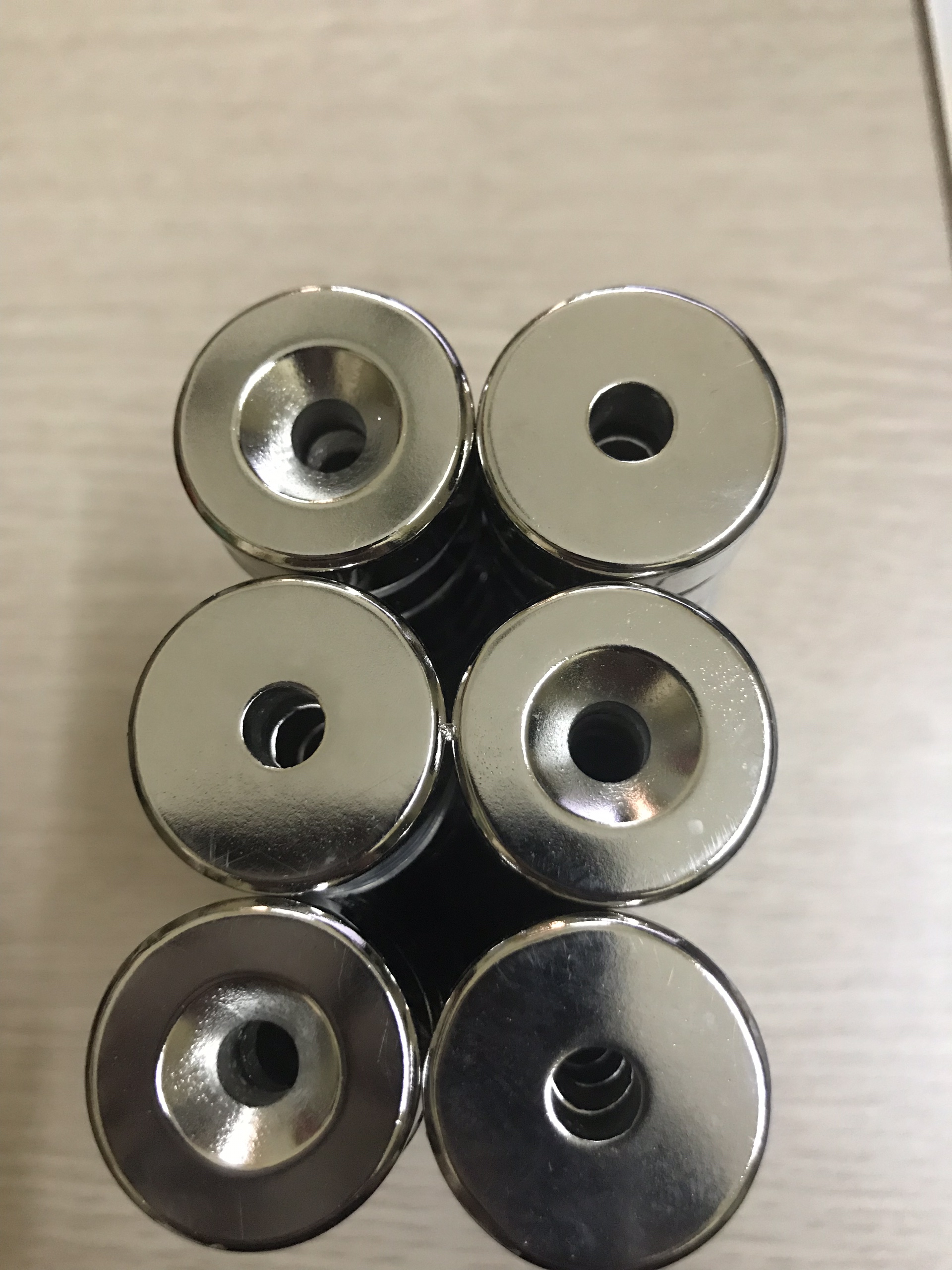 Nam châm viên D20x10 lỗ 6 - (set 2 viên)