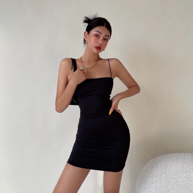 Đầm 2 dây sợi bún ôm body basic chất thun gân dày dặn co giãn tôn dáng.