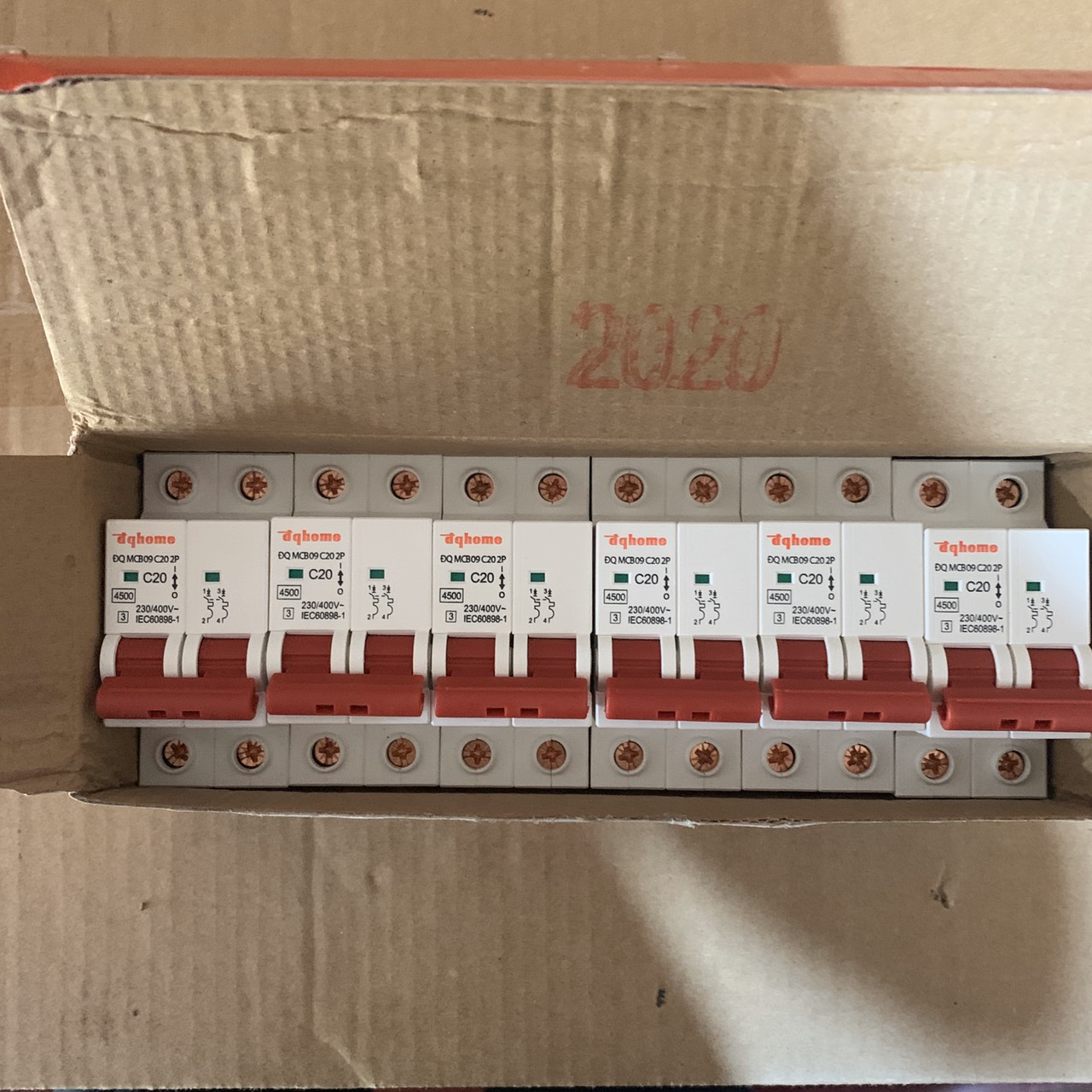 CB 20A chính hãng Điện Quang - 2 cực