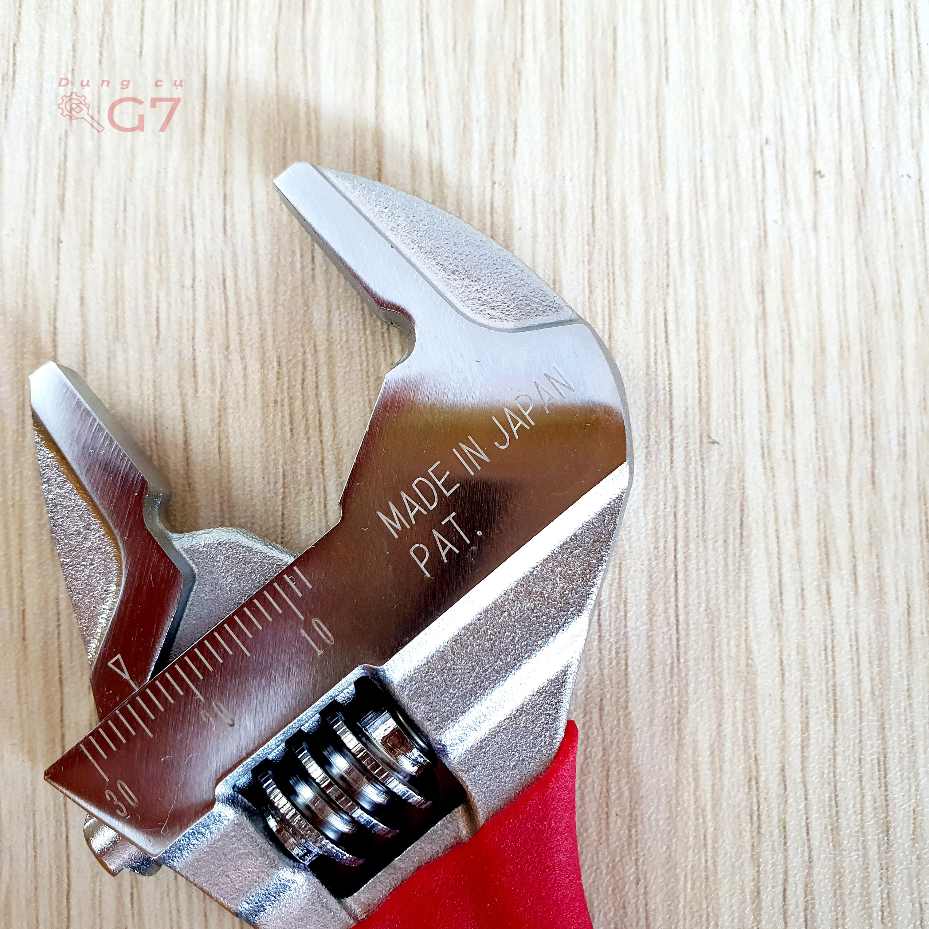 Mỏ lết Lobster UM30XD Made In Japan