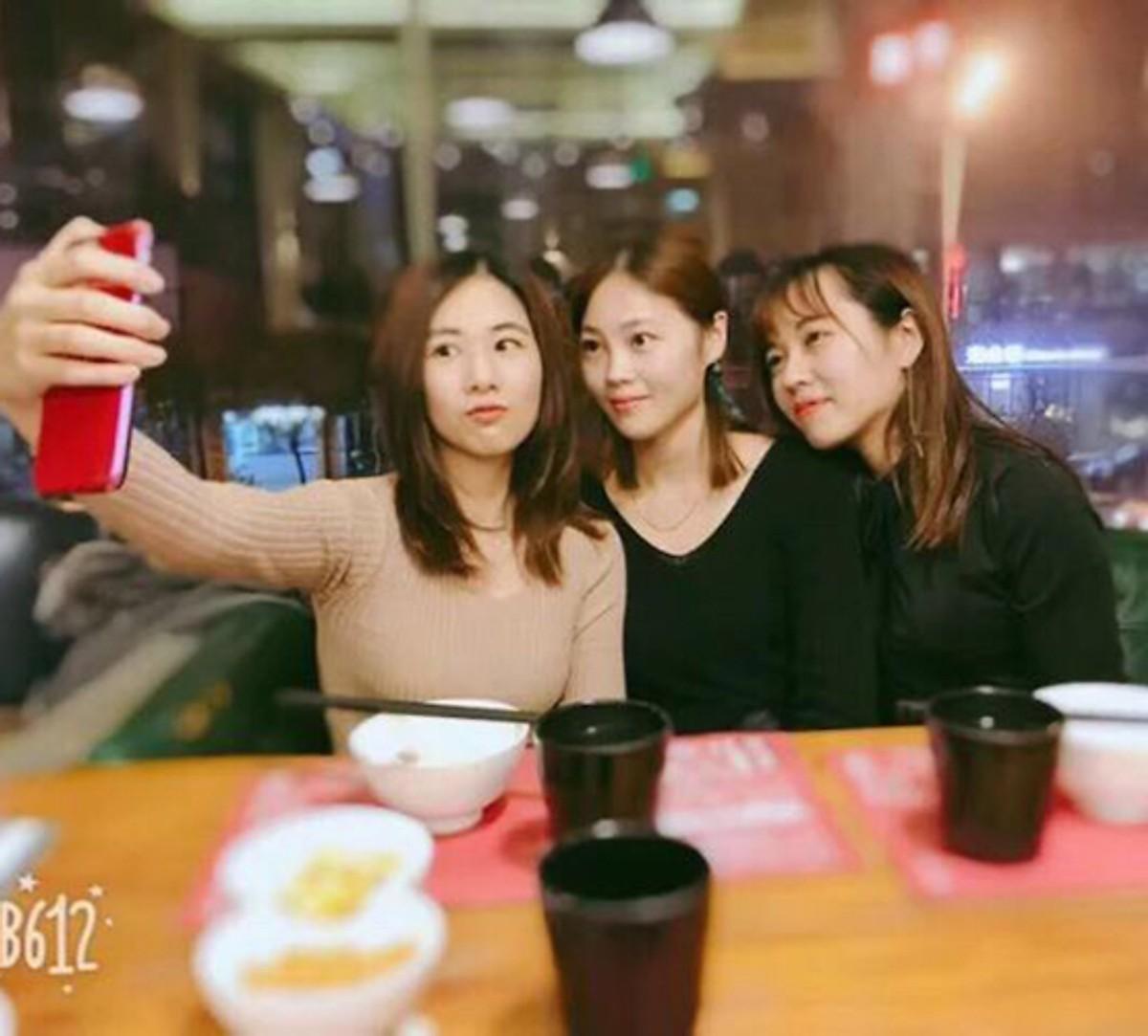 Áo len cổ tim đũa mềm mại
