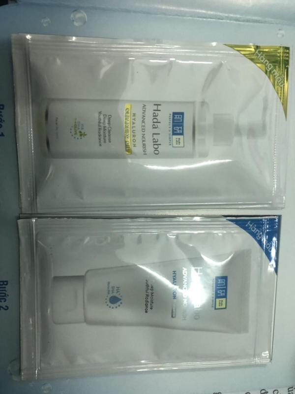 Set 20 sản phẩm Hada Labo bao gồm: 10 gói Dầu tẩy trang dưỡng ẩm (4ml/ gói)+ 10 gói Kem rửa mặt Hada Labo (3g/ gói)+ túi đựng mỹ phẩm cầm tay