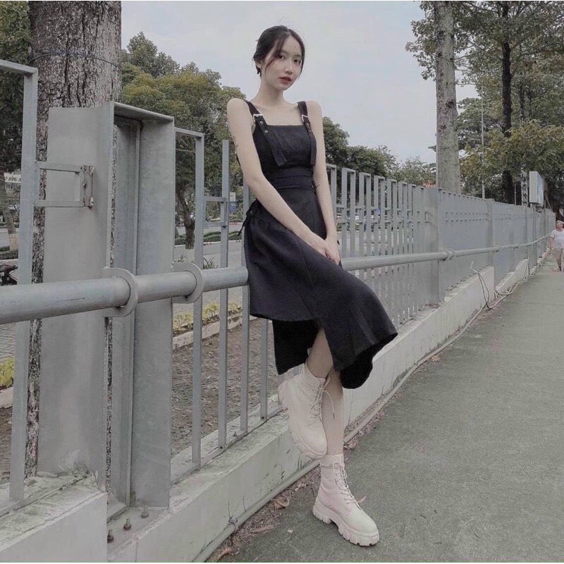 VÁY ĐEN XẺ +KHUY VUÔNG TT12