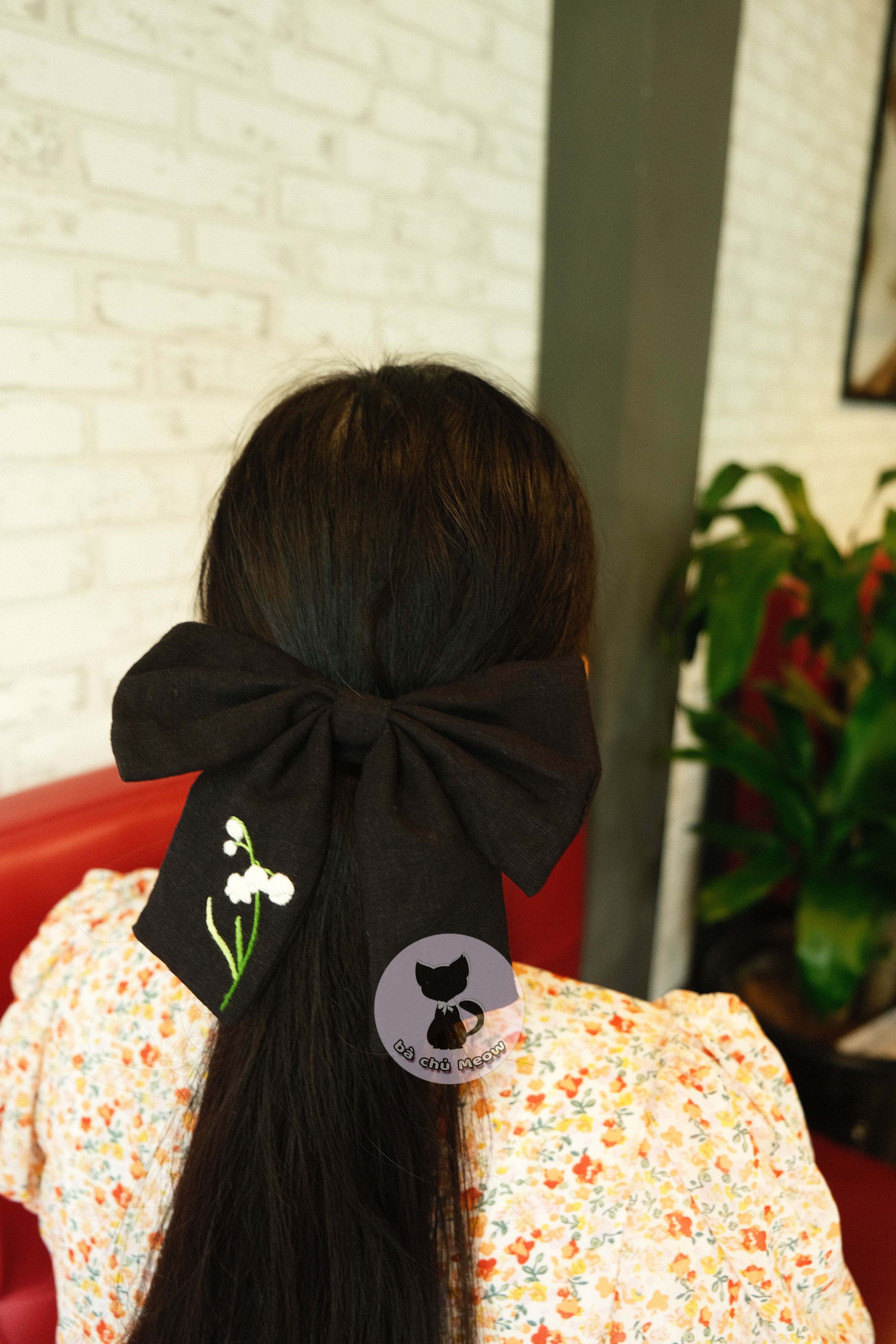 Đồ Cột Tóc Tông Đen - Dây Cột Tóc Thêu Tay - Scrunchies Thắt Nơ