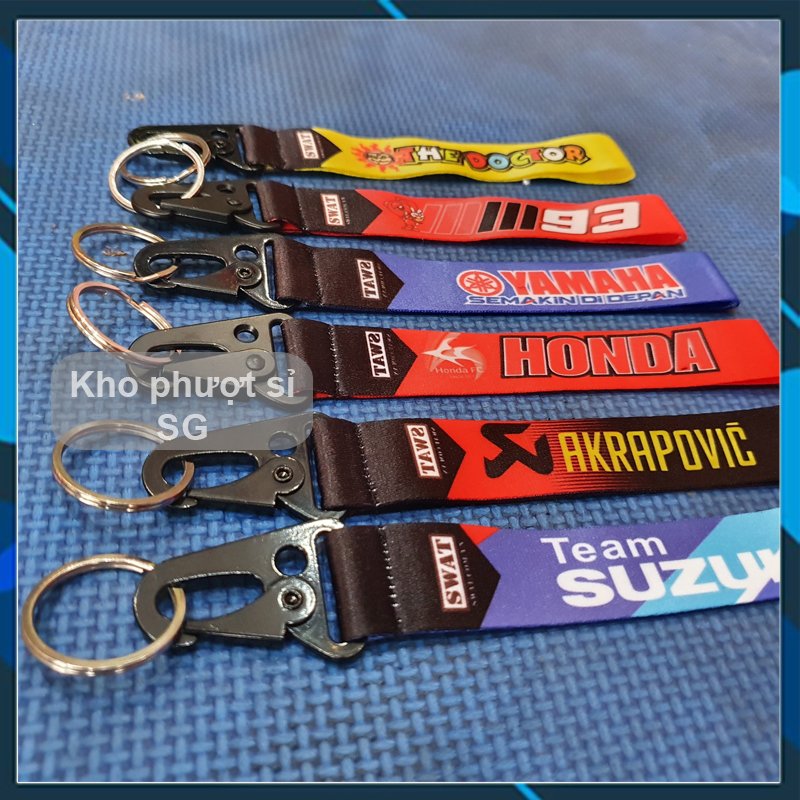 Móc khóa xe (đầu sắt) in tên thương hiệu Honda,Akrapovic,Suzuki,Yamaha