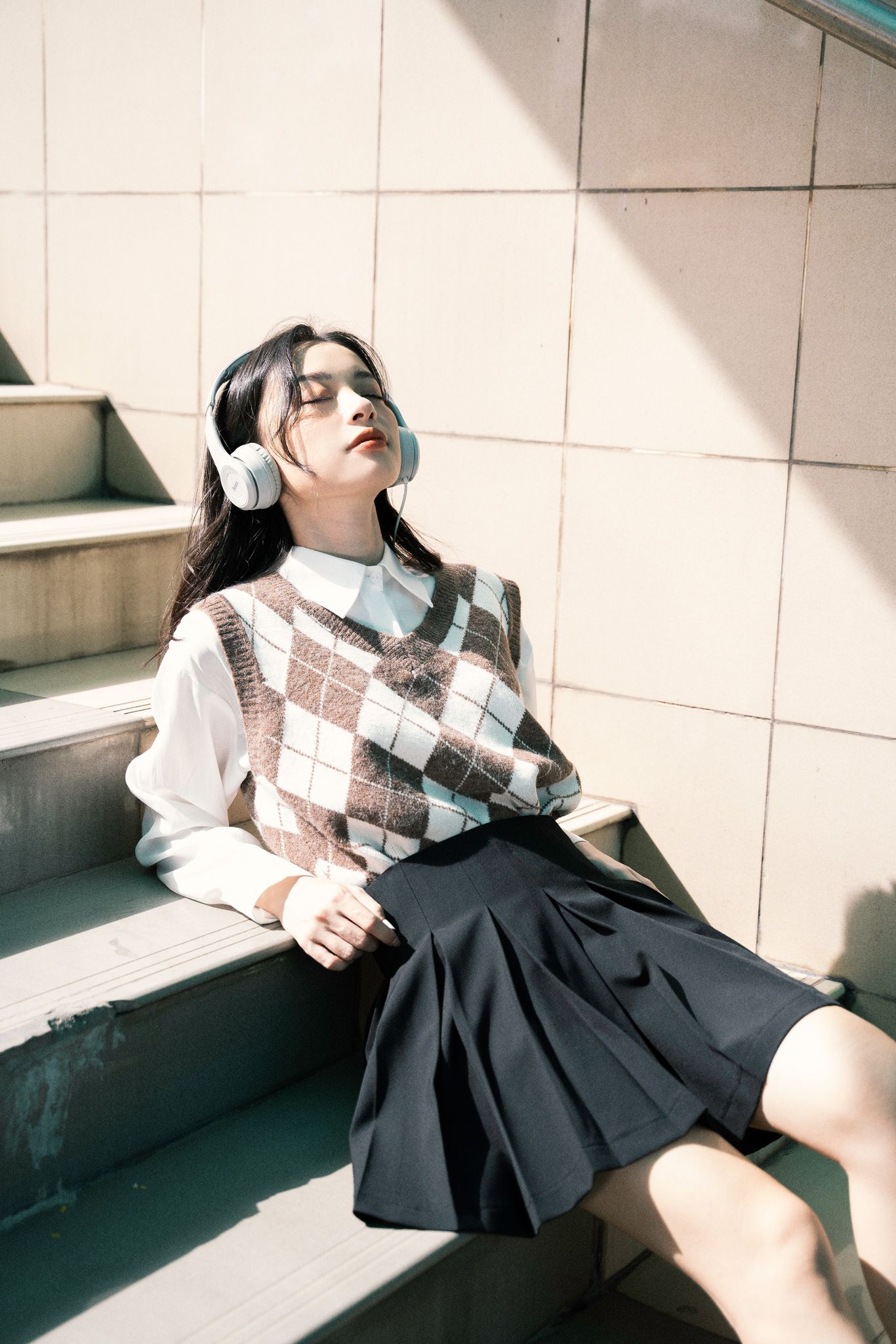 Chân Váy Ngắn Xếp Ly - Đen Madelen