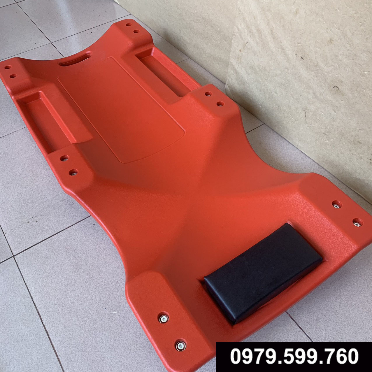 Xe nằm chui gầm sửa chữa ô tô