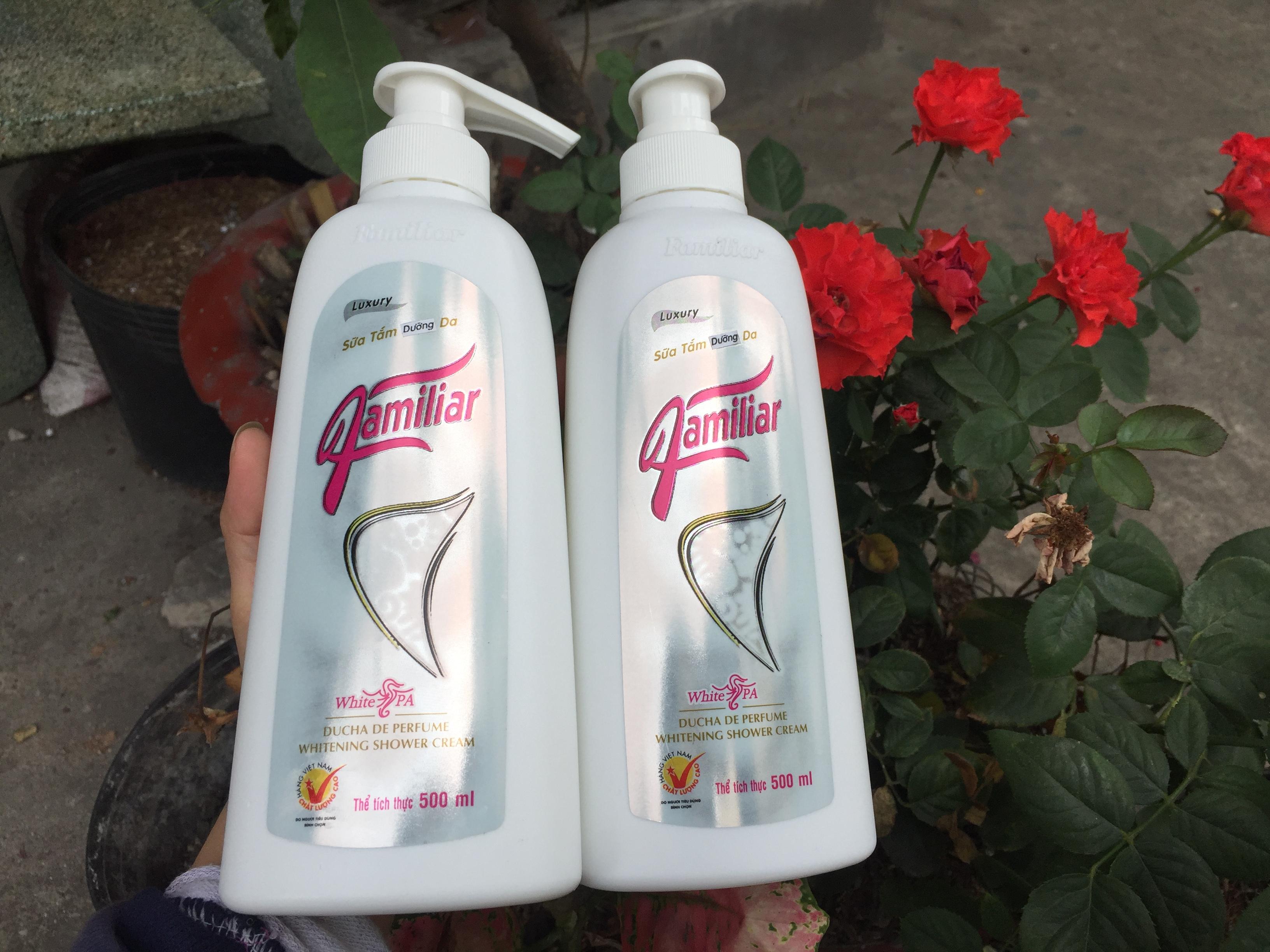 Combo 2 chai sữa tắm cá Ngựa dưỡng da Familiar 450 ml