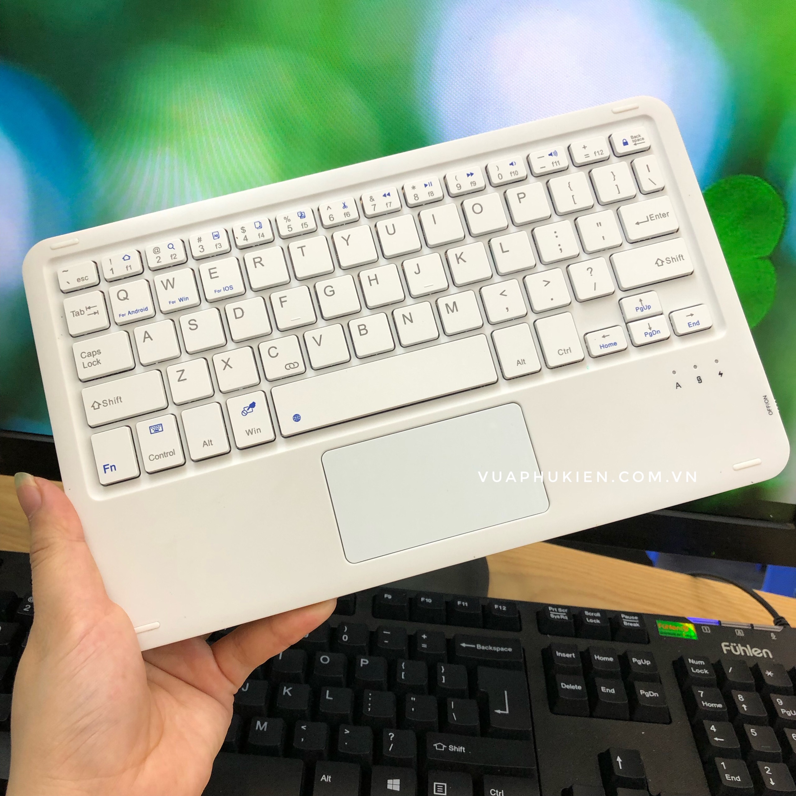 Bàn phím Bluetooth 9.7 inch có touchpad