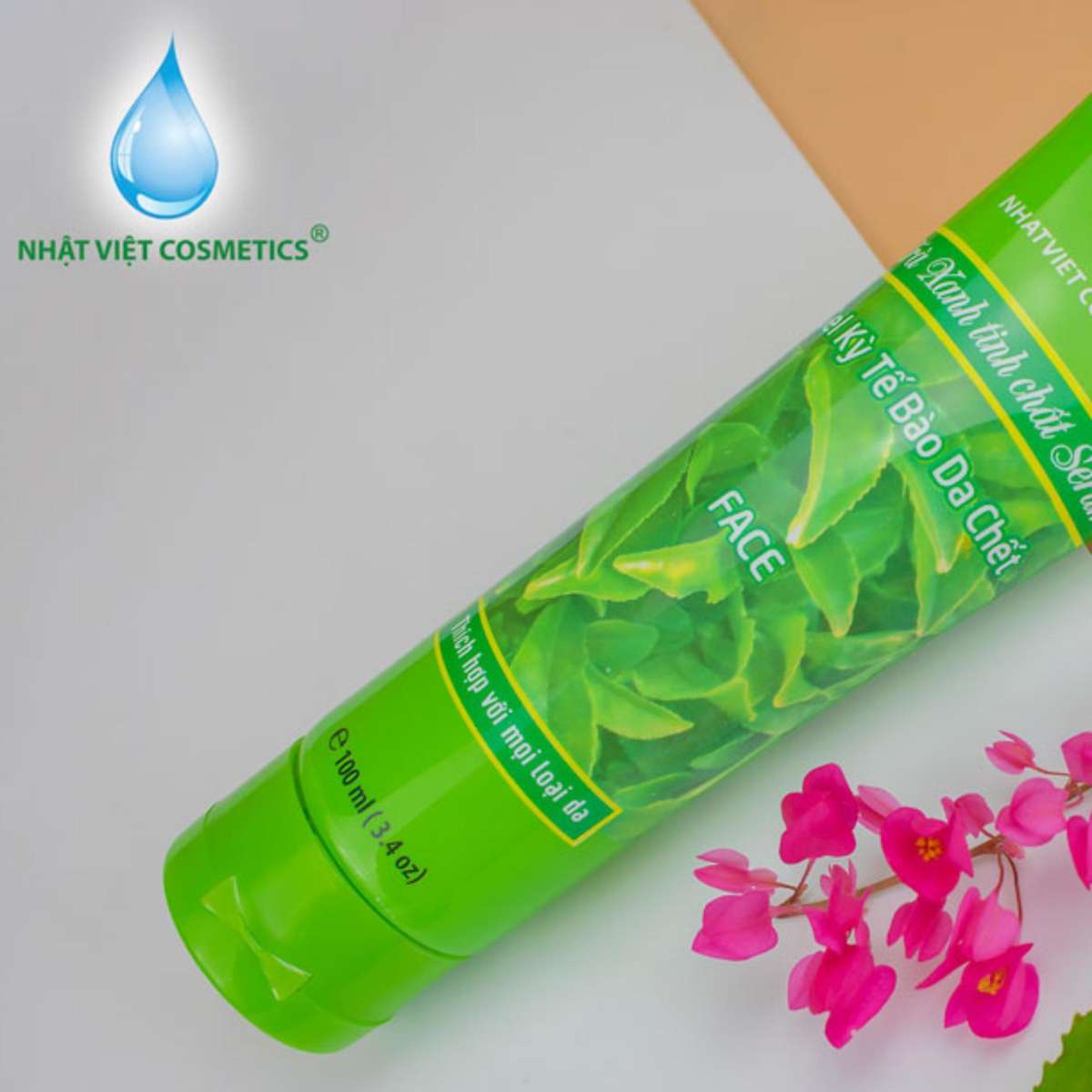 Gel Trà Xanh Tẩy Kỳ Tế Bào Chết Da Mặt (120ml)