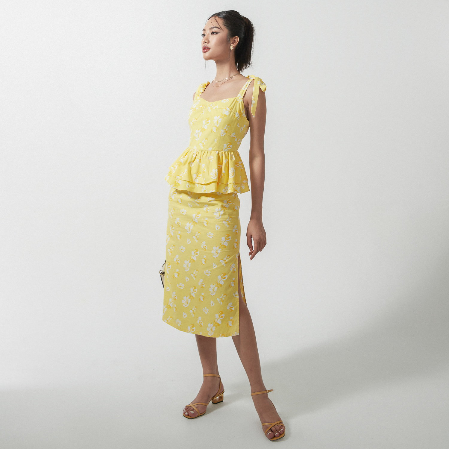 [NHẬP MÃ NOVFALAZSOCIAL02 GIẢM 40K ĐƠN 199K  ] Đầm Maybi peplum ôm kaki mỏng phối nơ vai