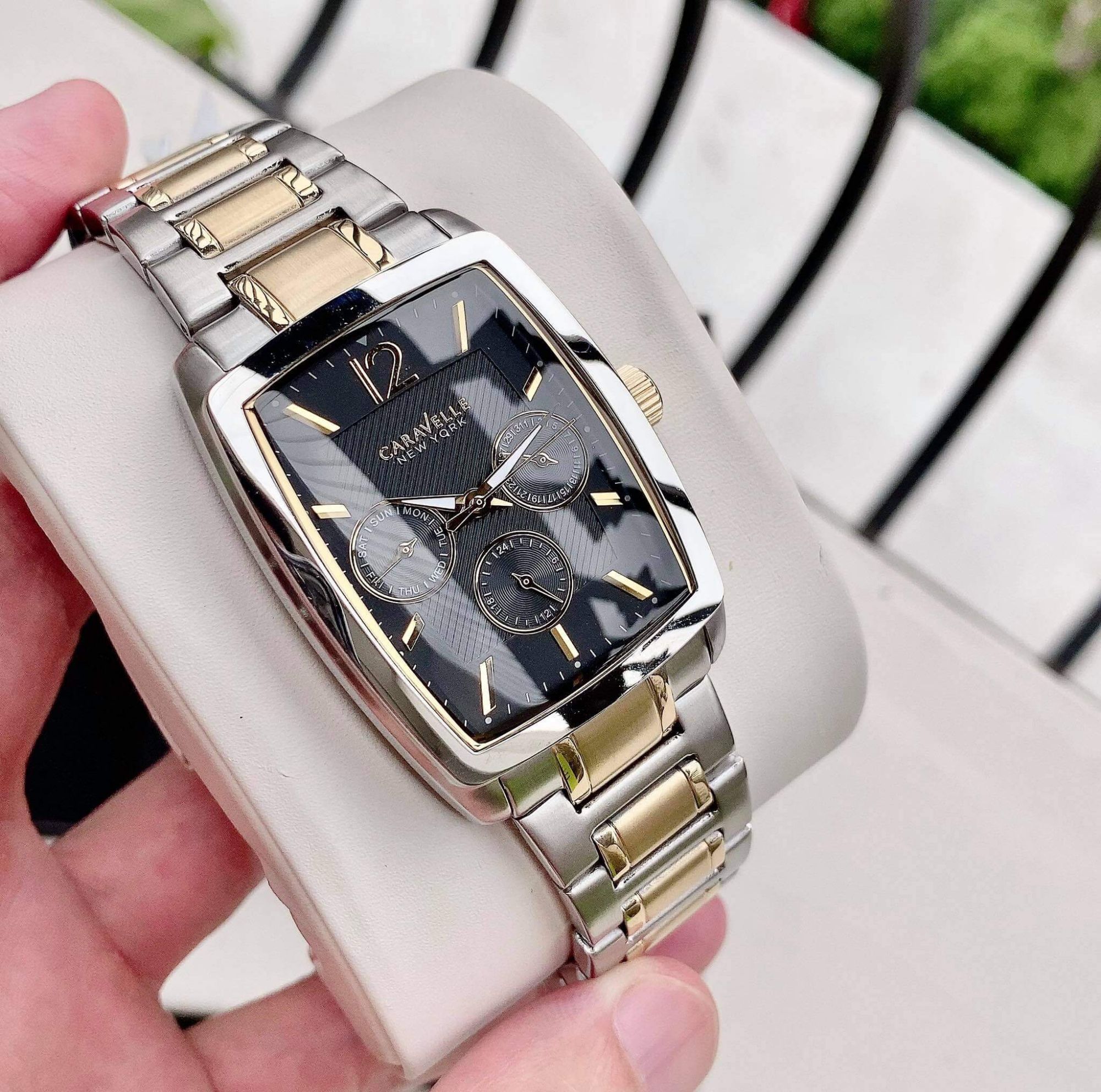 Đồng hồ nam Caravelle mặt chữ nhật