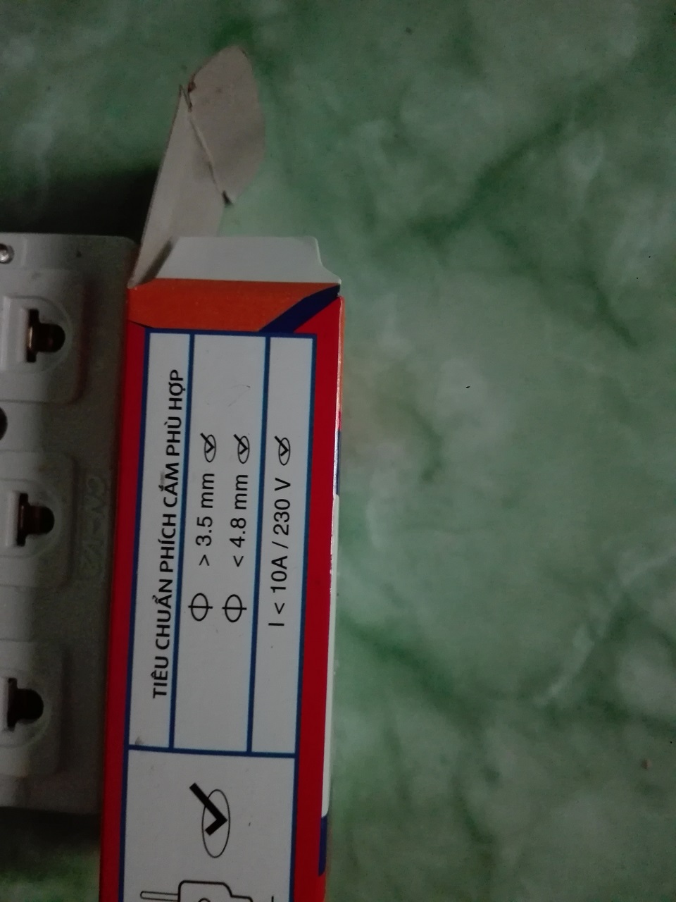 Ổ cắm điện 3 lổ  Conip V2