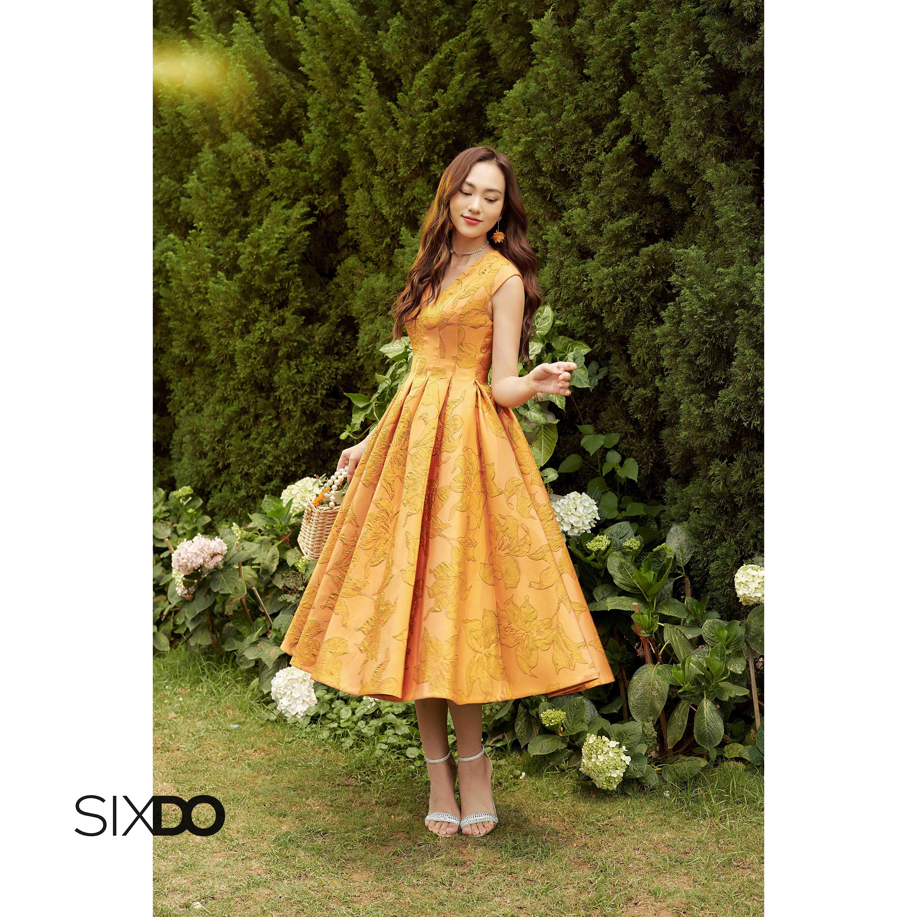 Đầm gấm sát nách cổ v sixdo