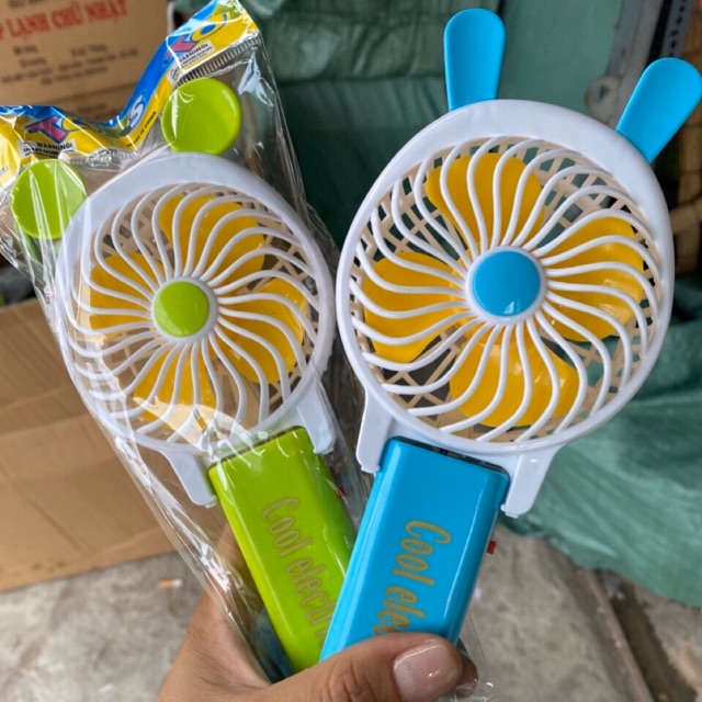 Quạt cầm tay hình thú xài pin tiểu