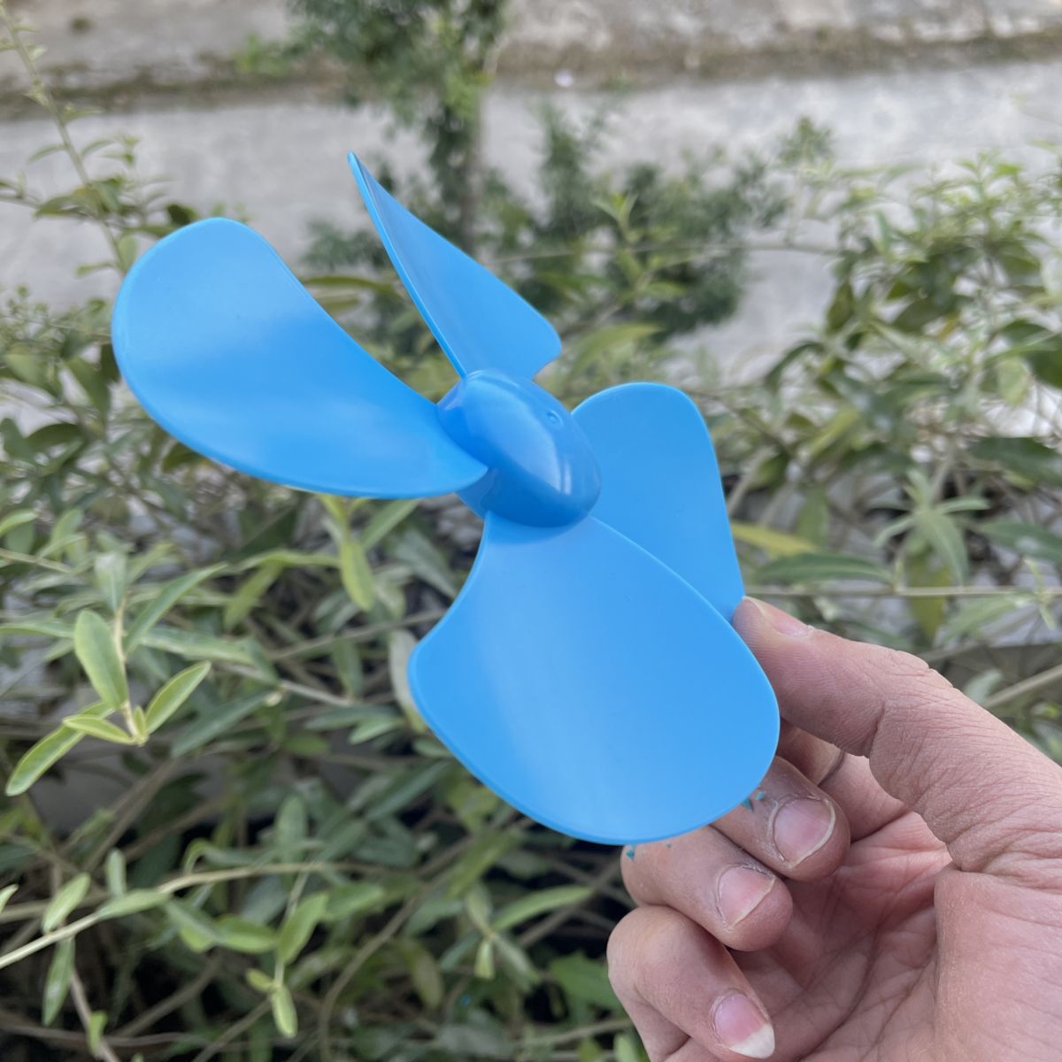Cánh quạt 4 lá trục 120mm trục 2mm