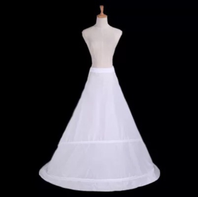 Tùng mặc trong váy cô dâu đuôi dài Giangpkc